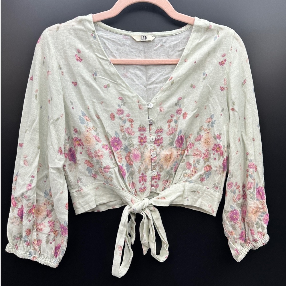 AND Women Floral Linen Blend Tie Front Crop Top V-Neck Balloon Sleeve Sage Pink